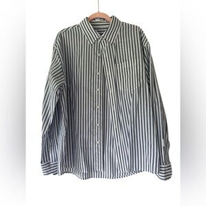 American Eagle Outfitters Blue and White Casual Button Down Shirt